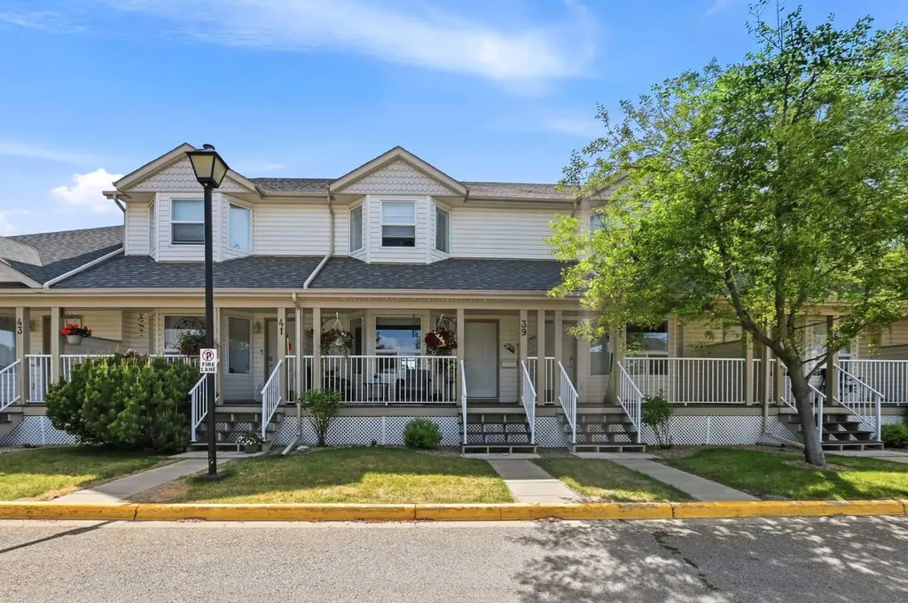 33 Donlevy Avenue Red Deer AB T4R 3B6
