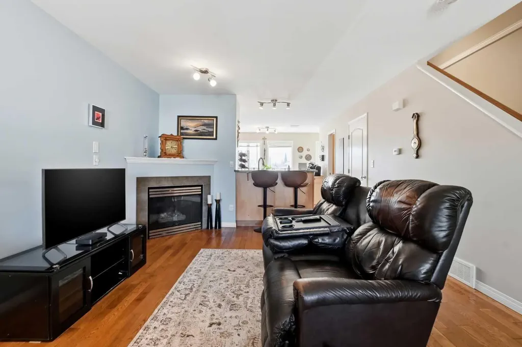 33 Donlevy Avenue Red Deer AB T4R 3B6