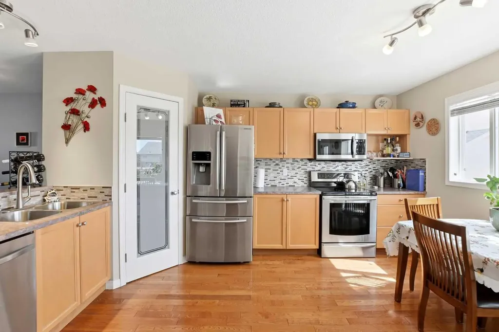 33 Donlevy Avenue Red Deer AB T4R 3B6