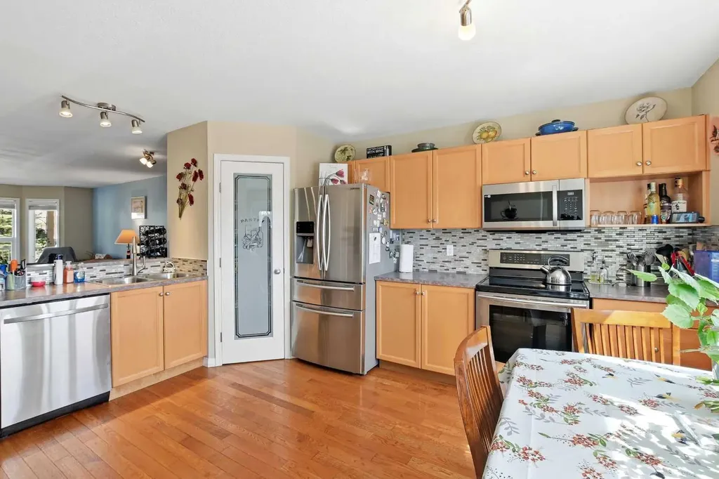 33 Donlevy Avenue Red Deer AB T4R 3B6