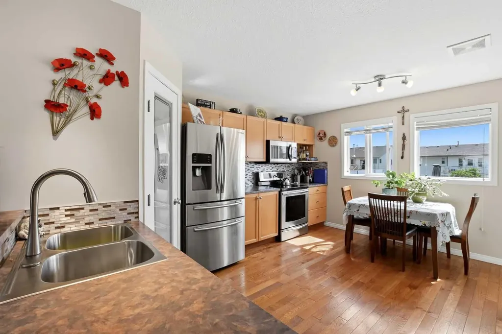 33 Donlevy Avenue Red Deer AB T4R 3B6