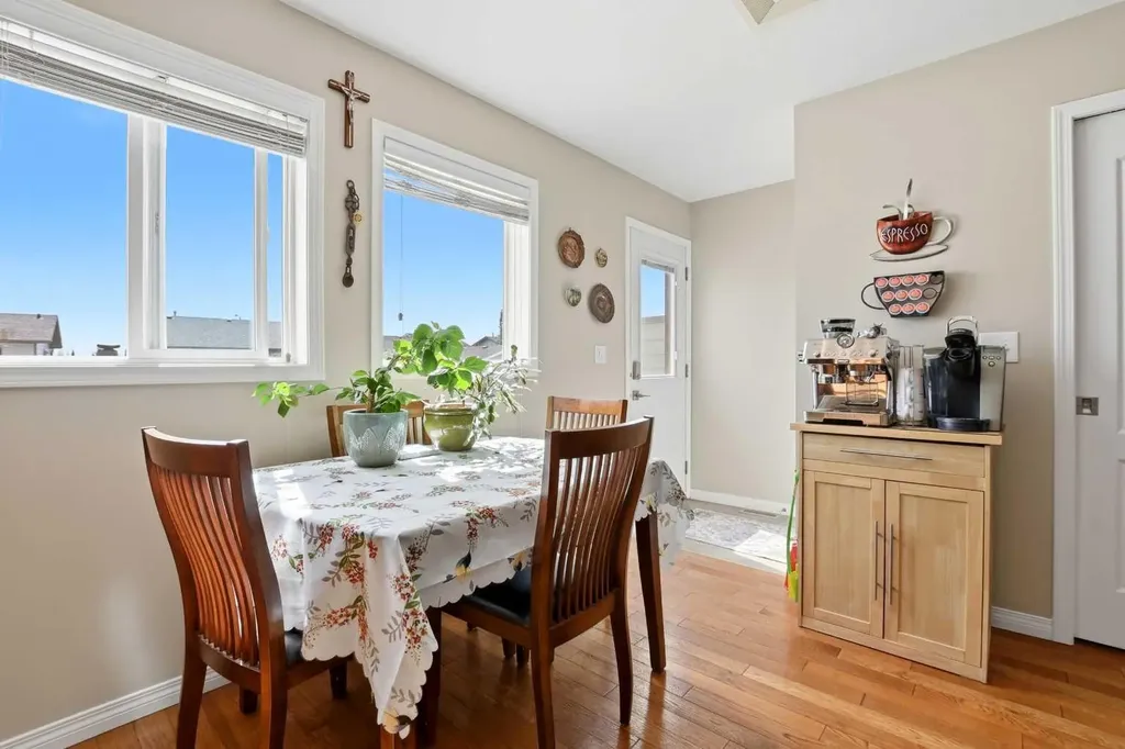 33 Donlevy Avenue Red Deer AB T4R 3B6