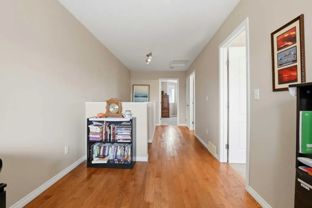33 Donlevy Avenue Red Deer AB T4R 3B6
