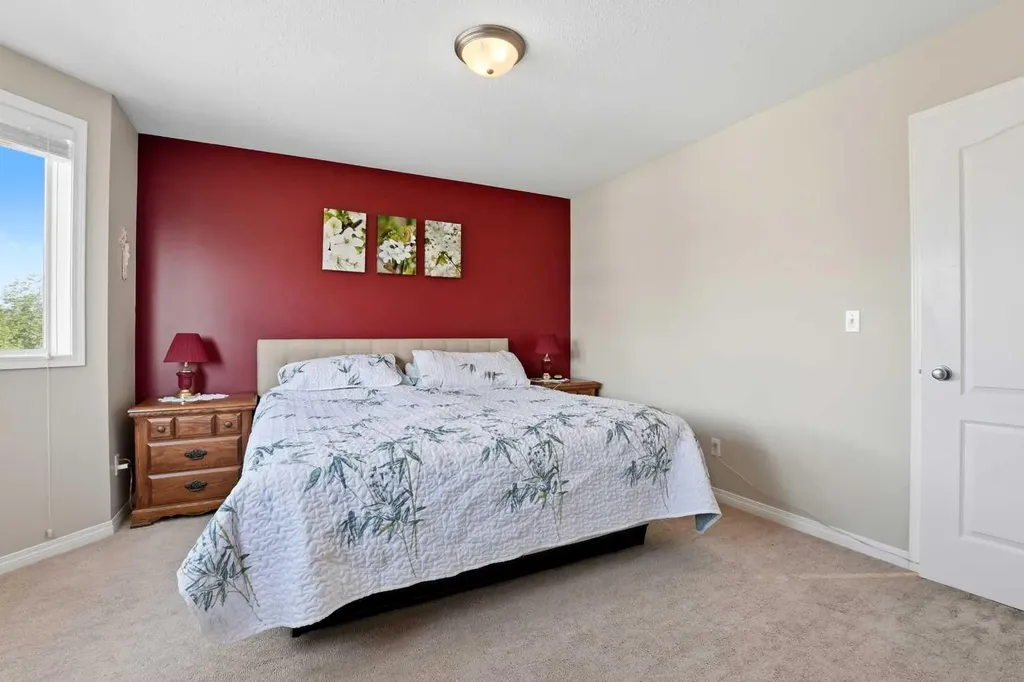 33 Donlevy Avenue Red Deer AB T4R 3B6