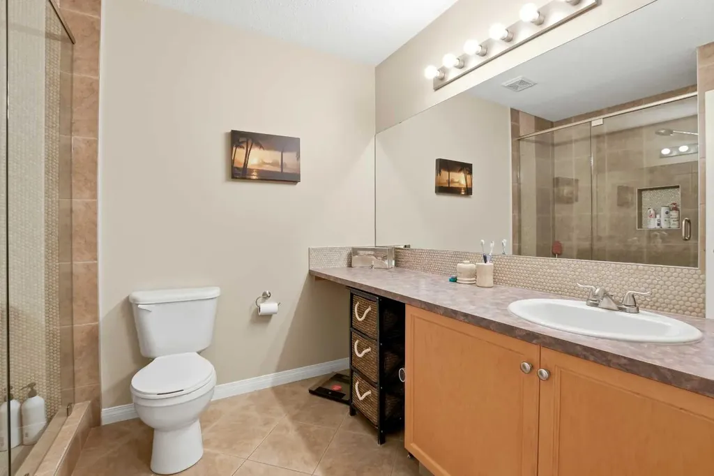 33 Donlevy Avenue Red Deer AB T4R 3B6