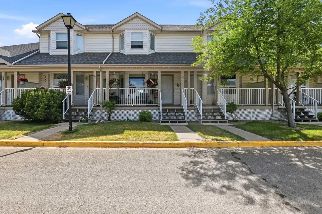 33 Donlevy Avenue Red Deer AB T4R 3B6