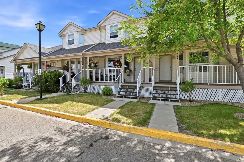 33 Donlevy Avenue Red Deer AB T4R 3B6