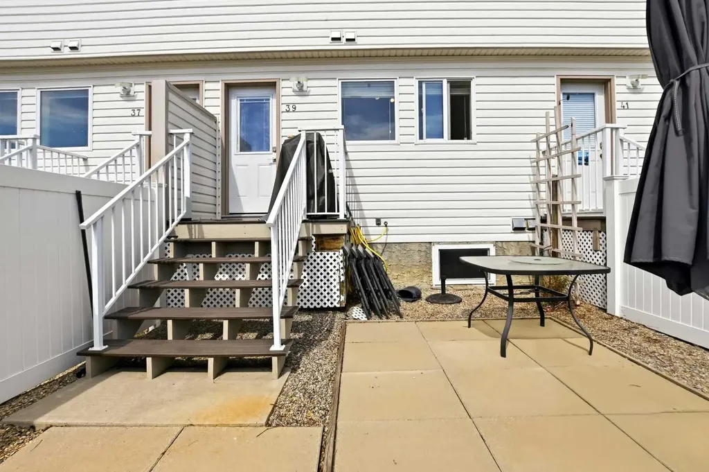 33 Donlevy Avenue Red Deer AB T4R 3B6