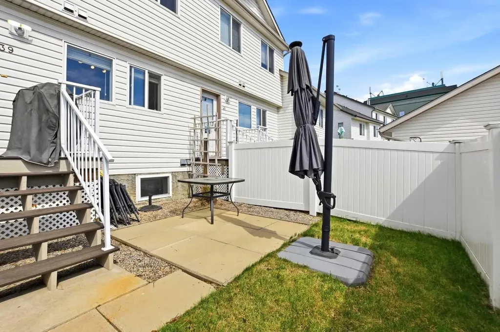 33 Donlevy Avenue Red Deer AB T4R 3B6