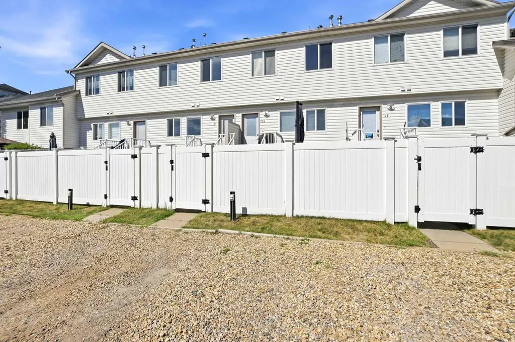 33 Donlevy Avenue Red Deer AB T4R 3B6