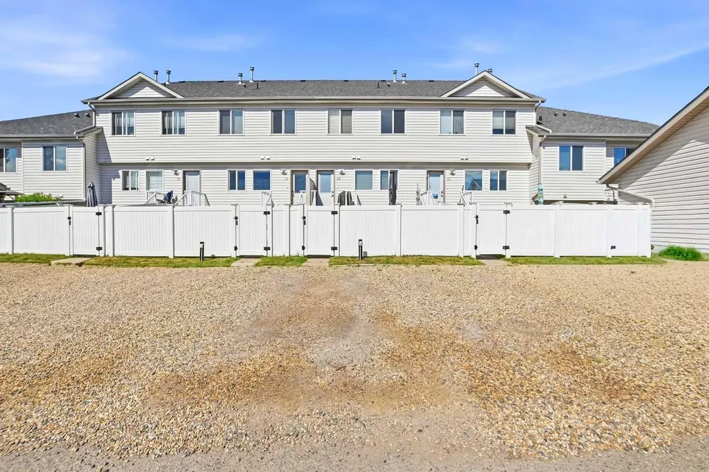 33 Donlevy Avenue Red Deer AB T4R 3B6