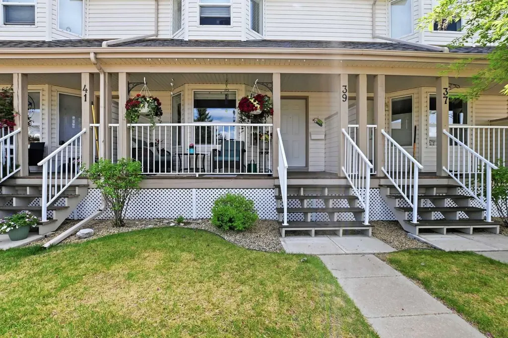 33 Donlevy Avenue Red Deer AB T4R 3B6