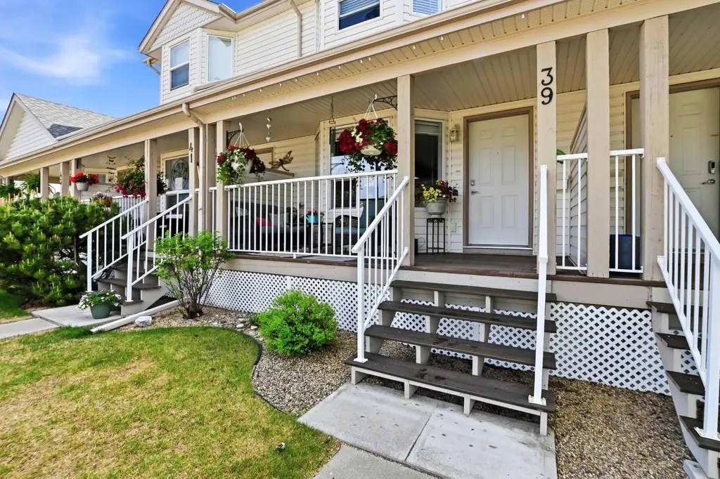 33 Donlevy Avenue Red Deer AB T4R 3B6