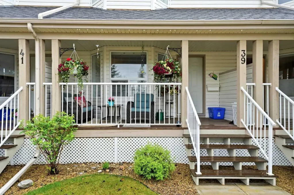33 Donlevy Avenue Red Deer AB T4R 3B6