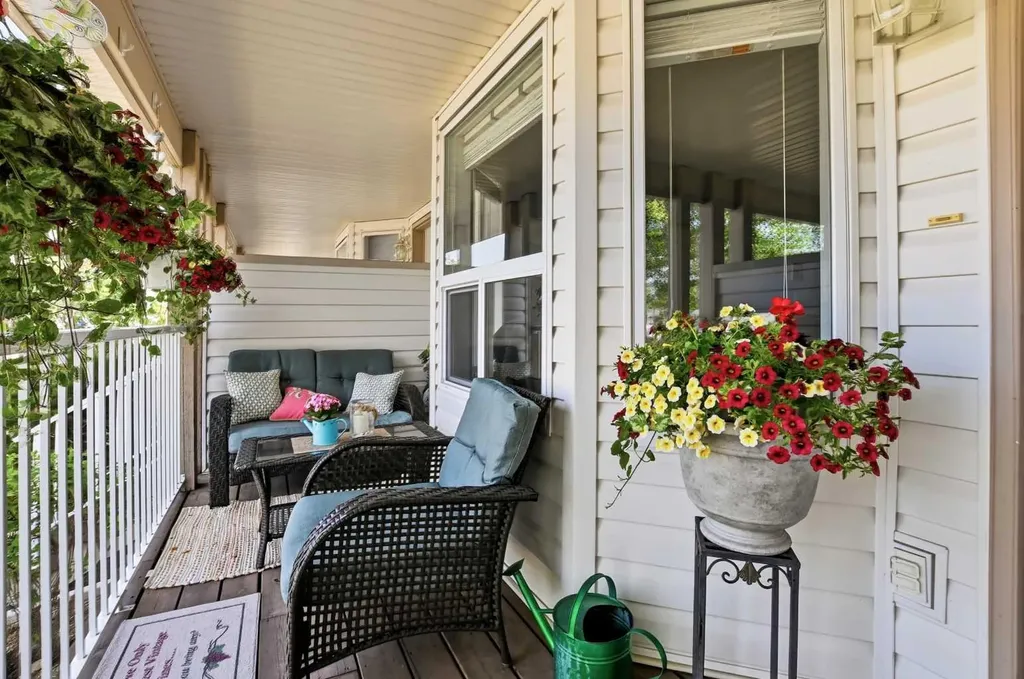 33 Donlevy Avenue Red Deer AB T4R 3B6