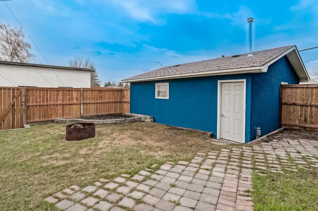 252 Allan Crescent SE Calgary AB T2J 0T4