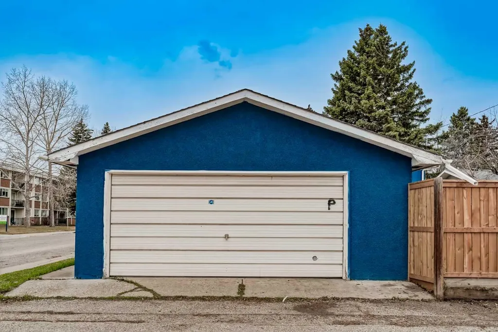 252 Allan Crescent SE Calgary AB T2J 0T4