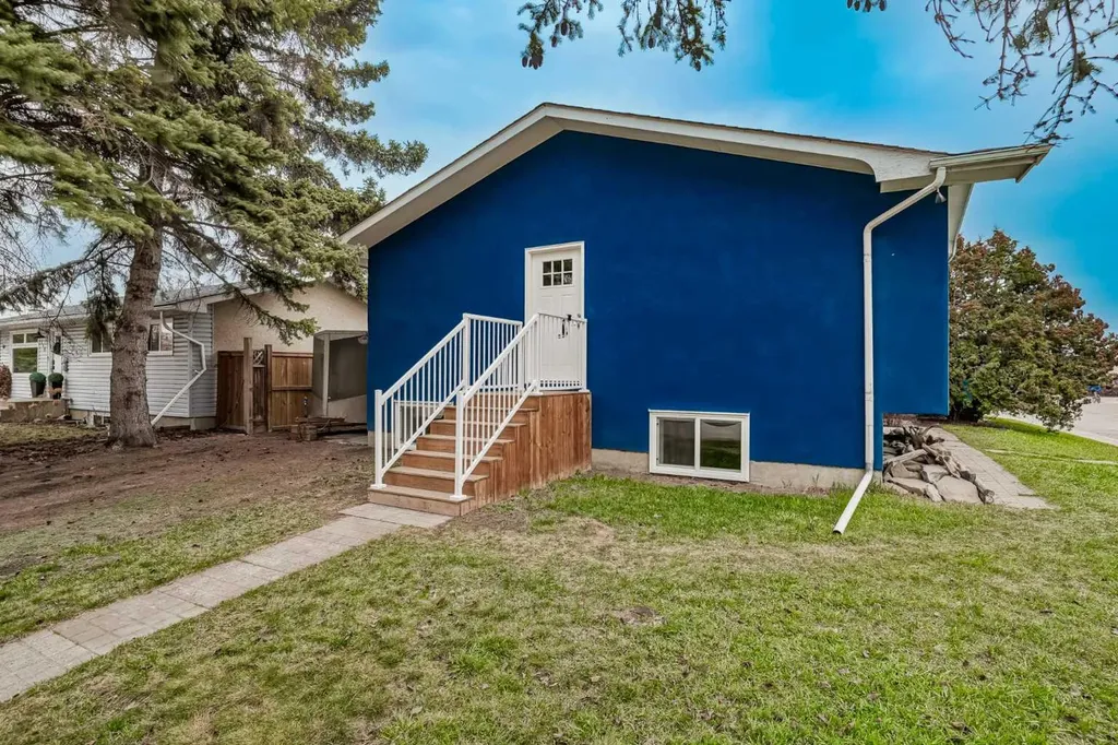 252 Allan Crescent SE Calgary AB T2J 0T4