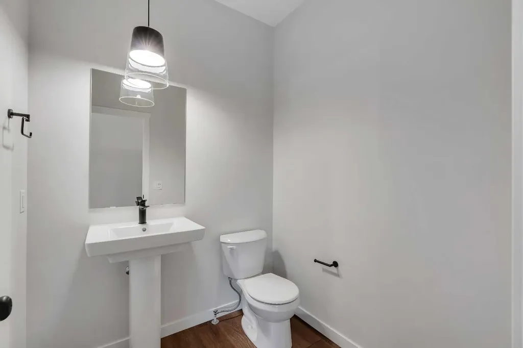 50 Creekview Gardens SW Calgary AB T2X 4Y1