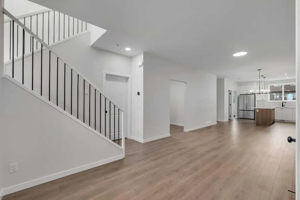 50 Creekview Gardens SW Calgary AB T2X 4Y1