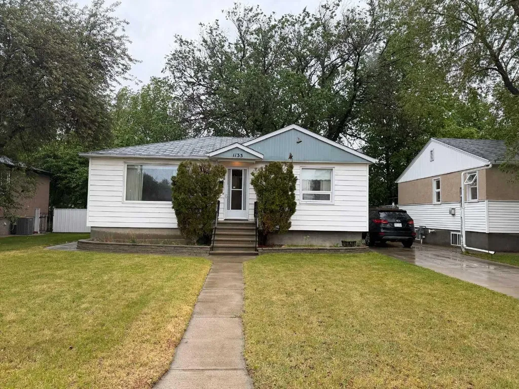 Lethbridge AB, 1133 20 Street S