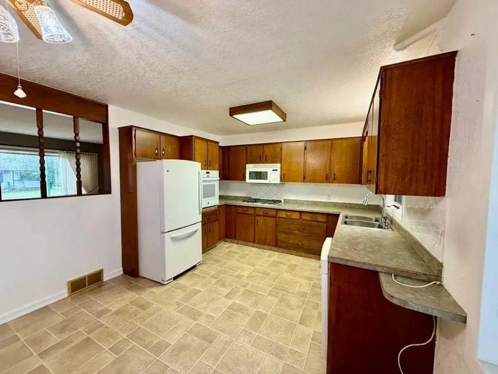 1133 20 Street S Lethbridge AB T1K2E1