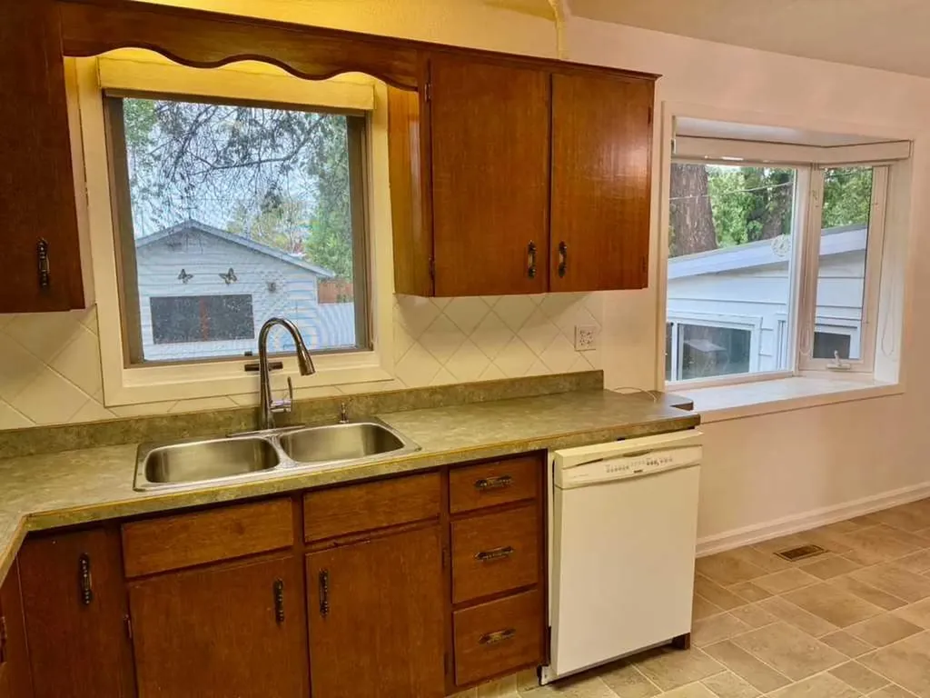1133 20 Street S Lethbridge AB T1K2E1