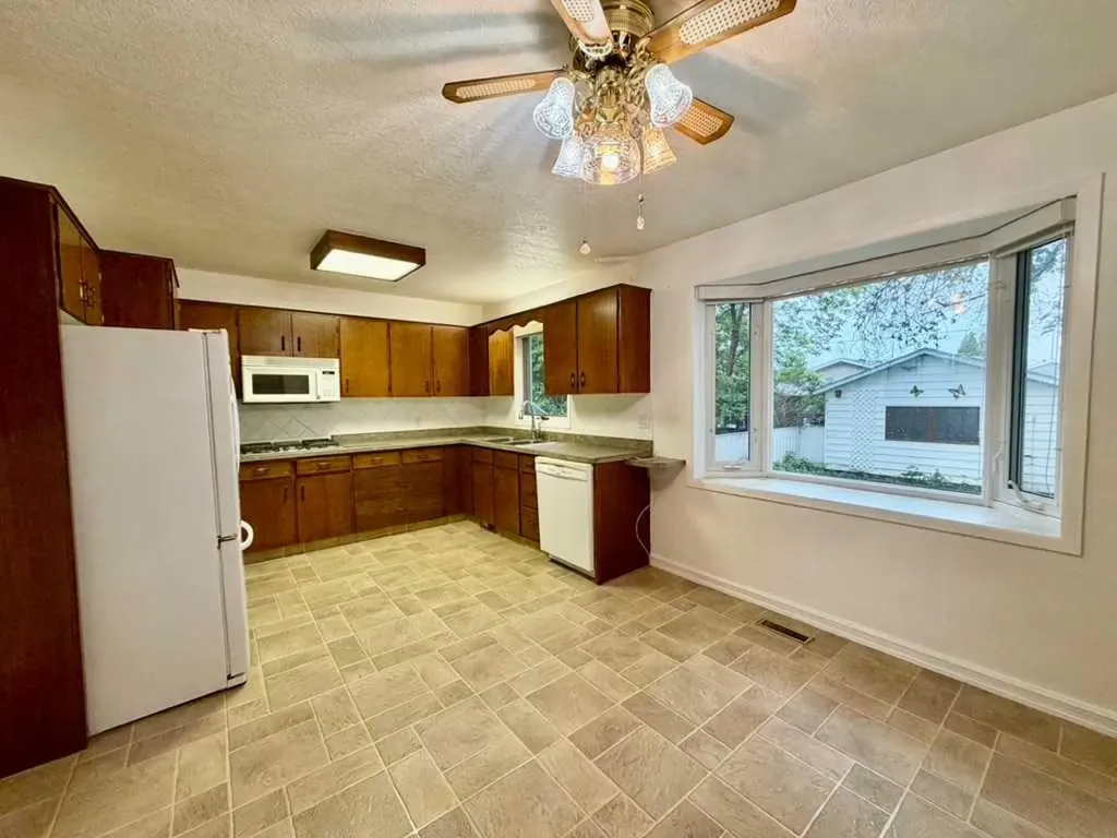 1133 20 Street S Lethbridge AB T1K2E1