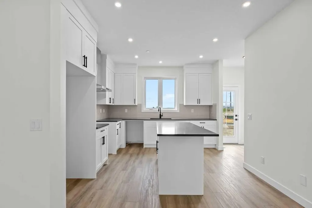 41 Hotchkiss Gardens SE Calgary AB T3S 0T6