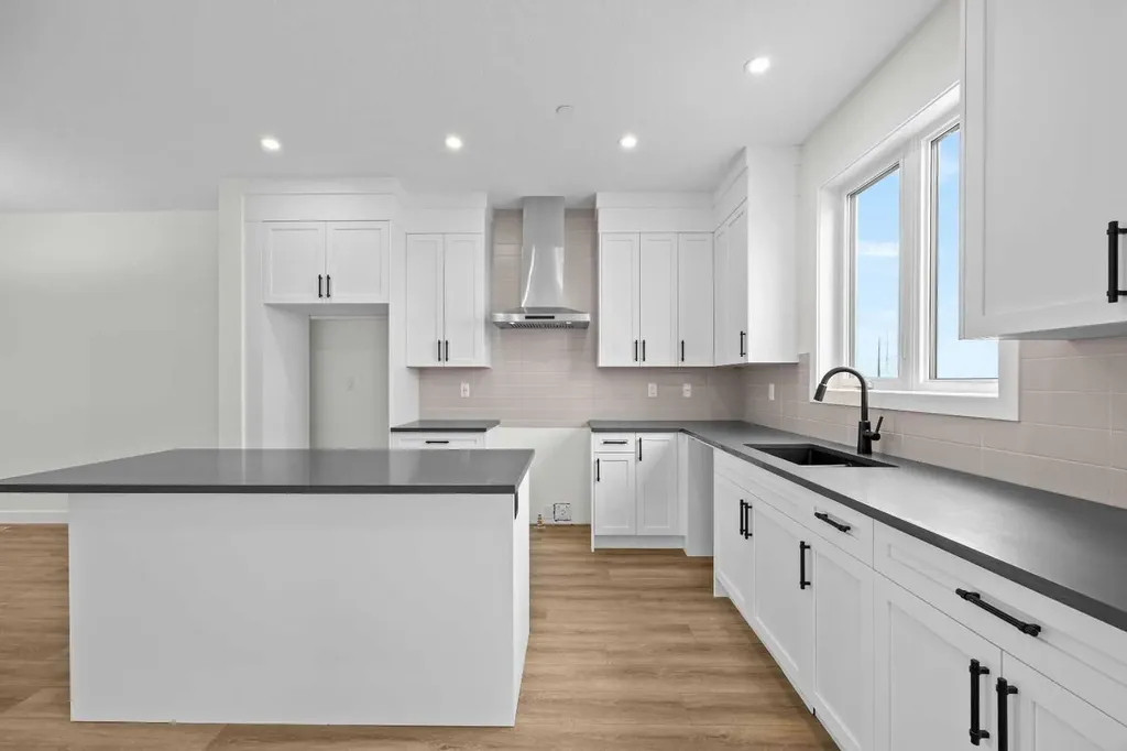 41 Hotchkiss Gardens SE Calgary AB T3S 0T6