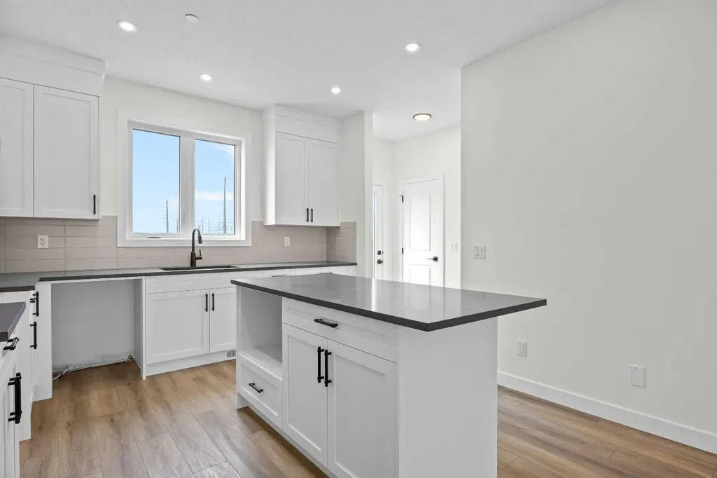 41 Hotchkiss Gardens SE Calgary AB T3S 0T6