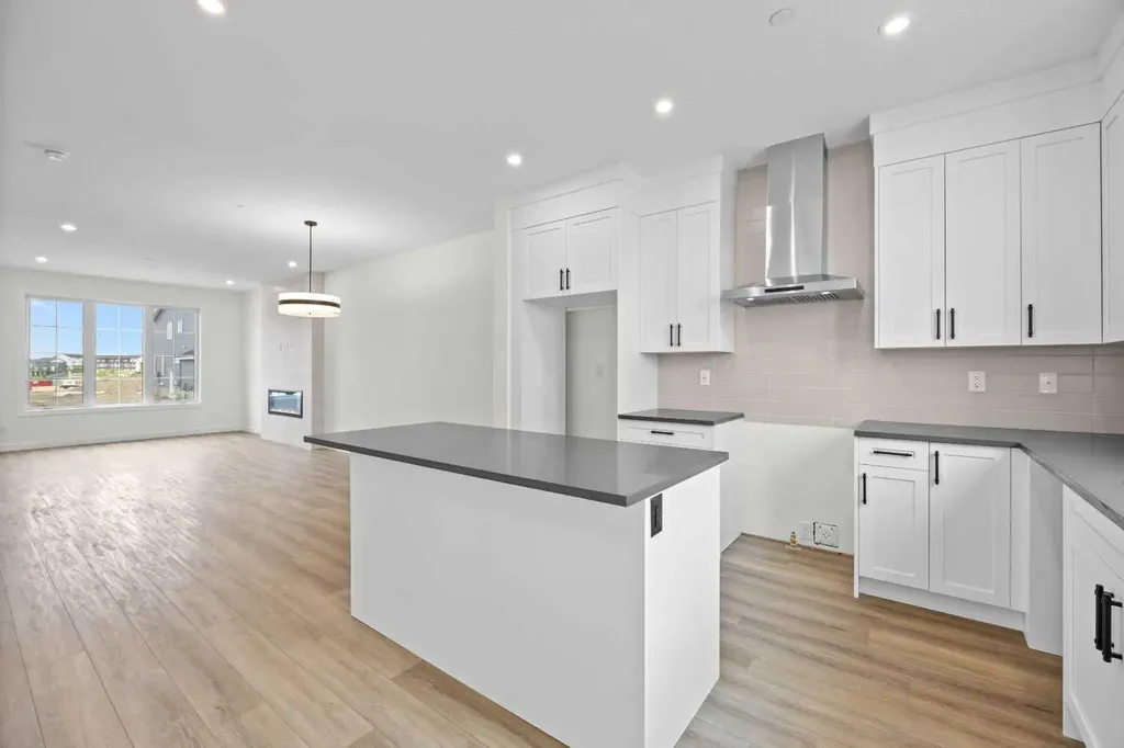41 Hotchkiss Gardens SE Calgary AB T3S 0T6