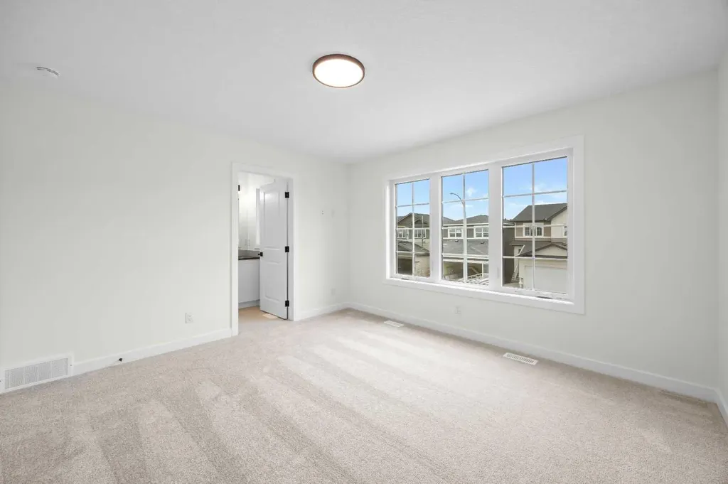 41 Hotchkiss Gardens SE Calgary AB T3S 0T6