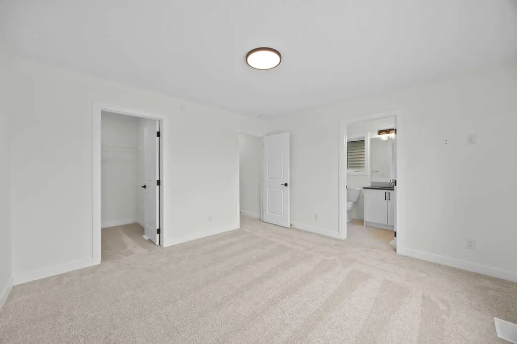 41 Hotchkiss Gardens SE Calgary AB T3S 0T6