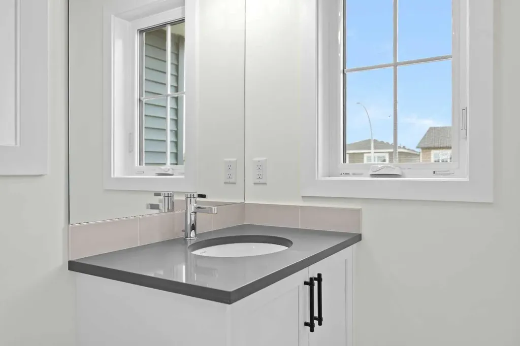 41 Hotchkiss Gardens SE Calgary AB T3S 0T6