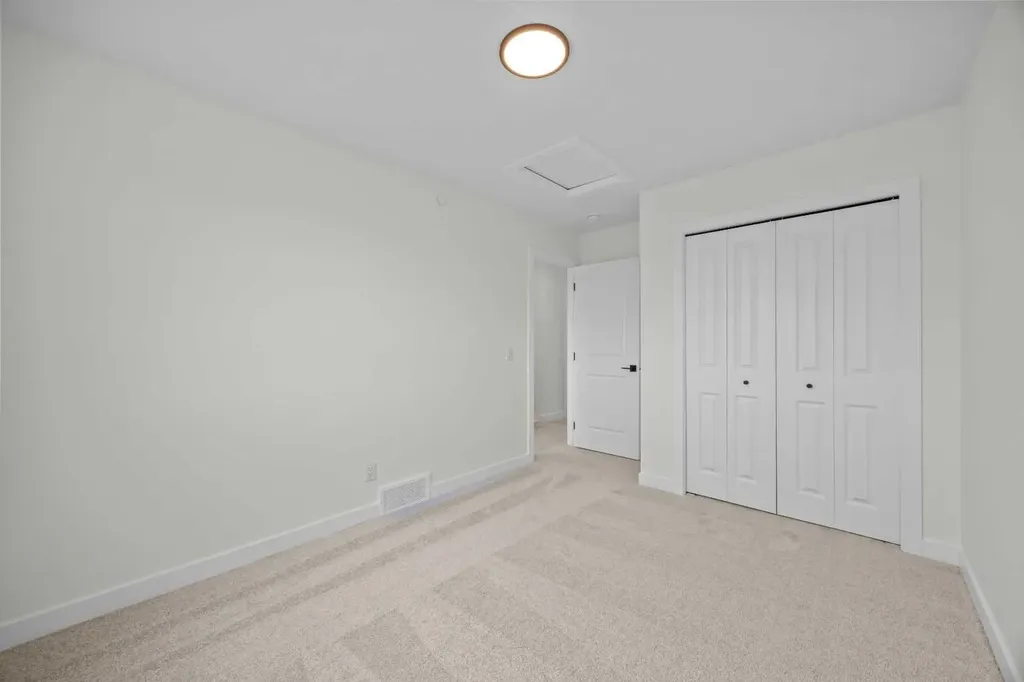 41 Hotchkiss Gardens SE Calgary AB T3S 0T6