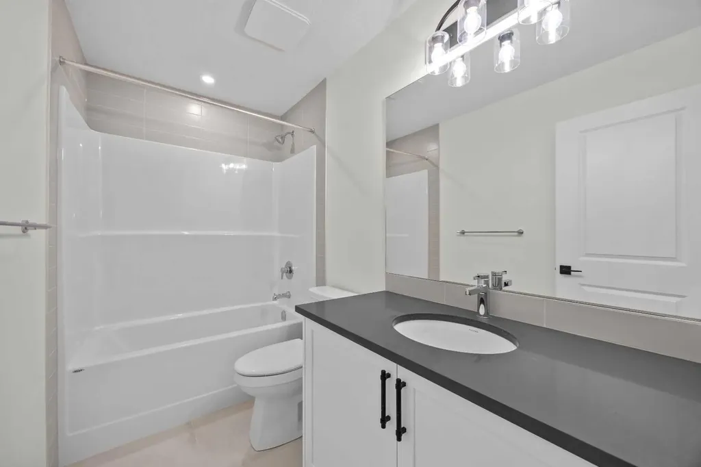 41 Hotchkiss Gardens SE Calgary AB T3S 0T6