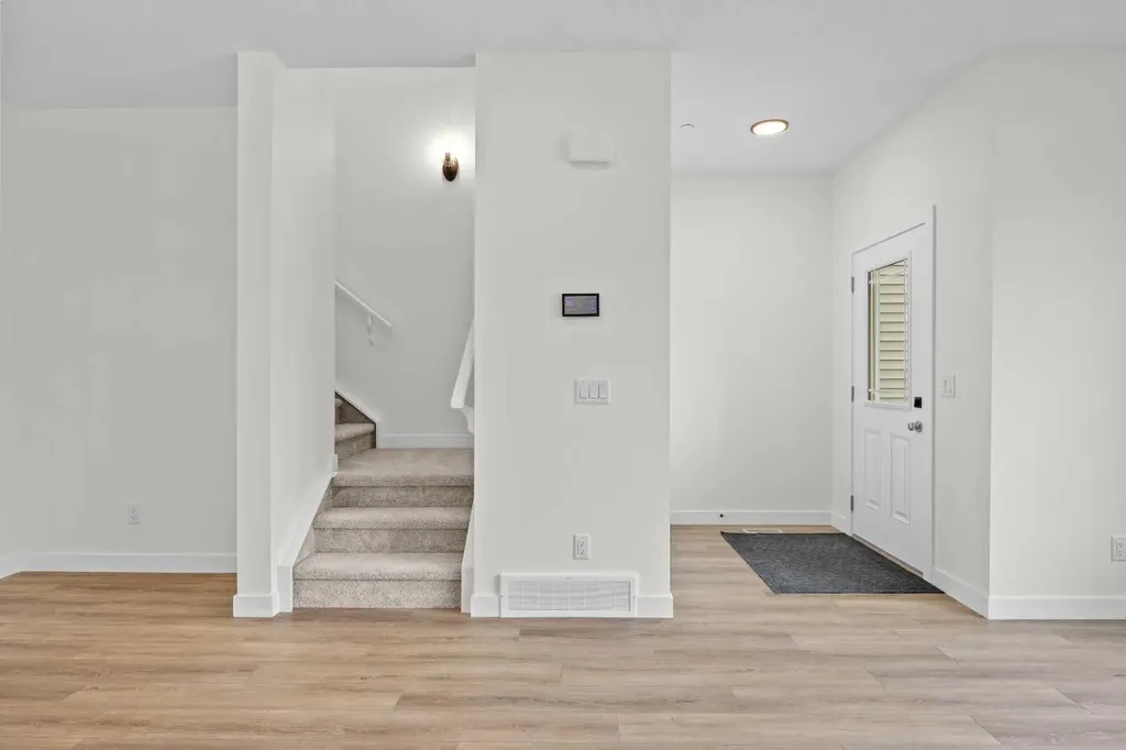 41 Hotchkiss Gardens SE Calgary AB T3S 0T6