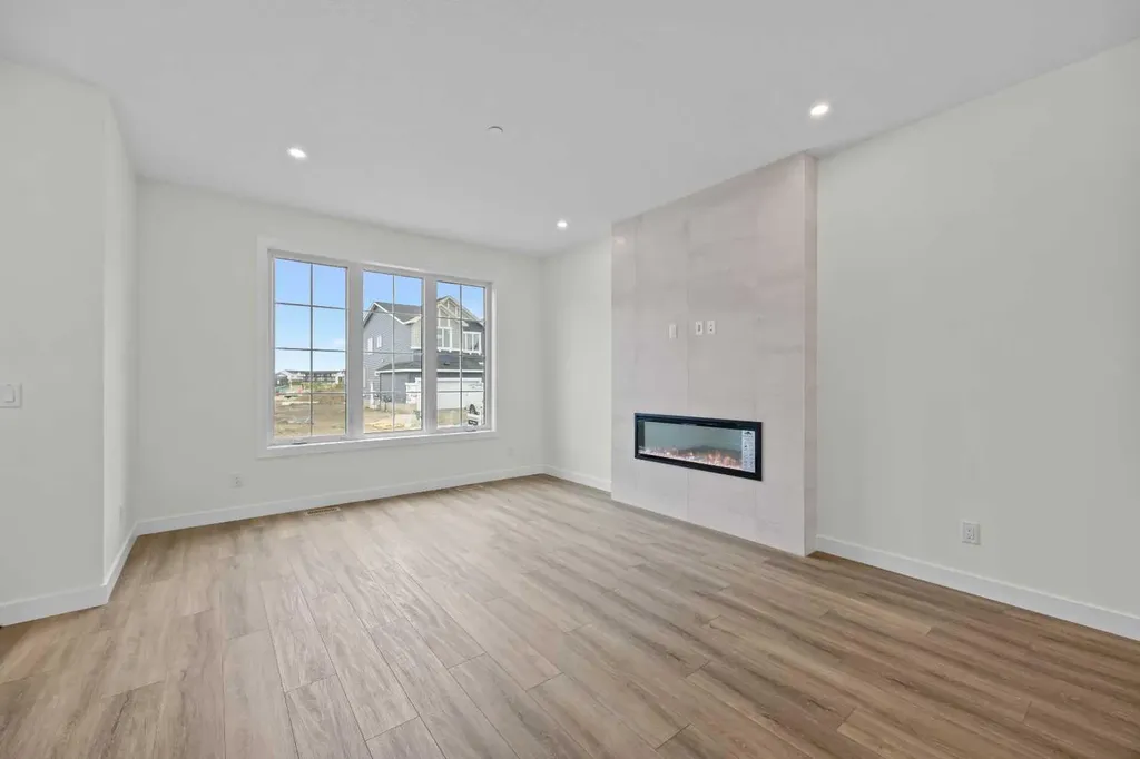 41 Hotchkiss Gardens SE Calgary AB T3S 0T6