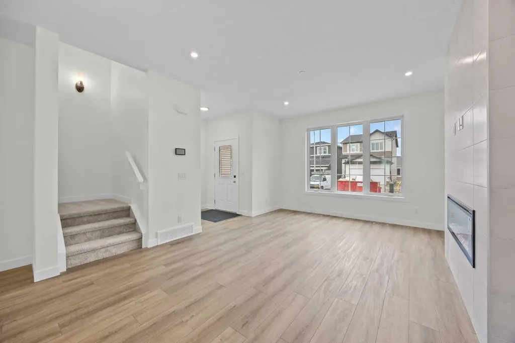 41 Hotchkiss Gardens SE Calgary AB T3S 0T6