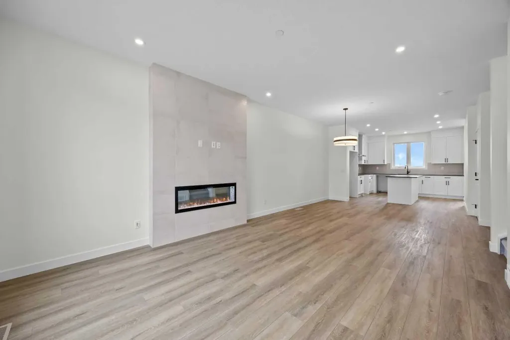 41 Hotchkiss Gardens SE Calgary AB T3S 0T6