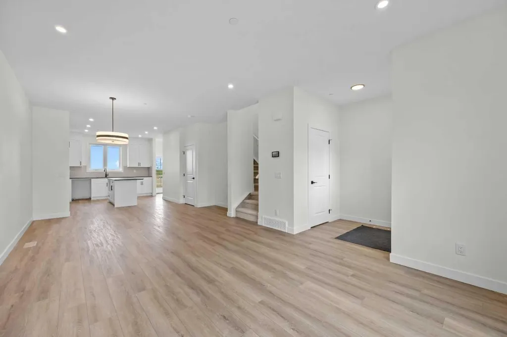 41 Hotchkiss Gardens SE Calgary AB T3S 0T6