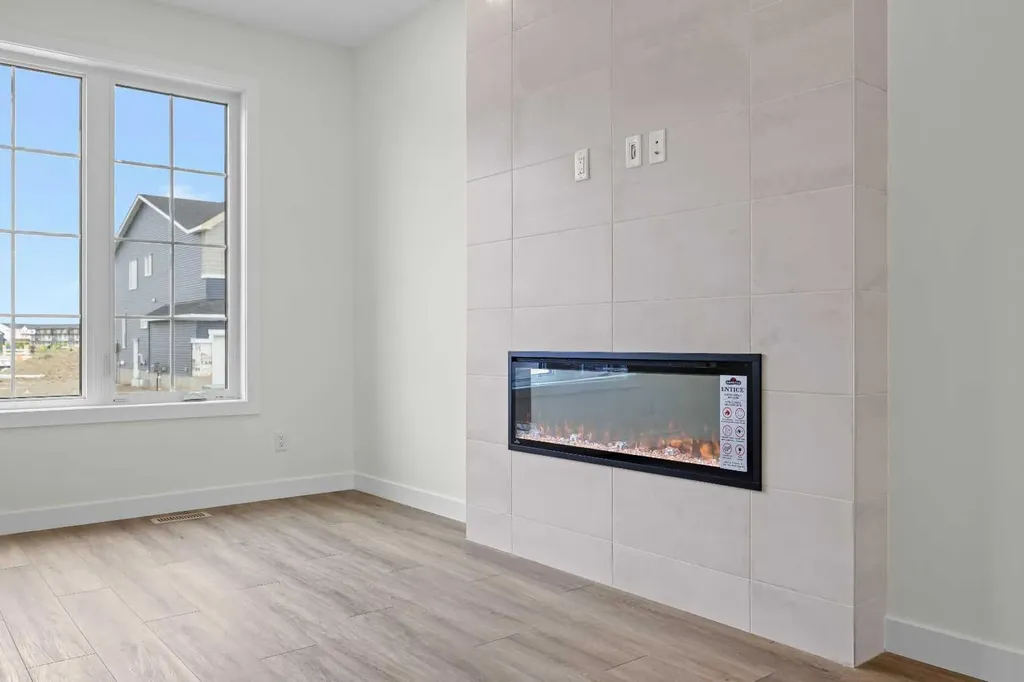 41 Hotchkiss Gardens SE Calgary AB T3S 0T6