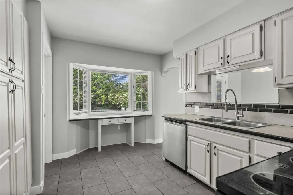 1615 22a Street NW Calgary AB T2N 2N8