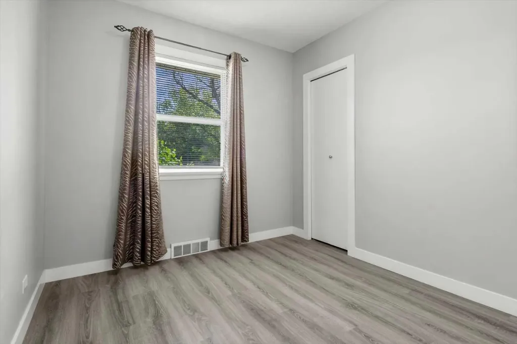 1615 22a Street NW Calgary AB T2N 2N8