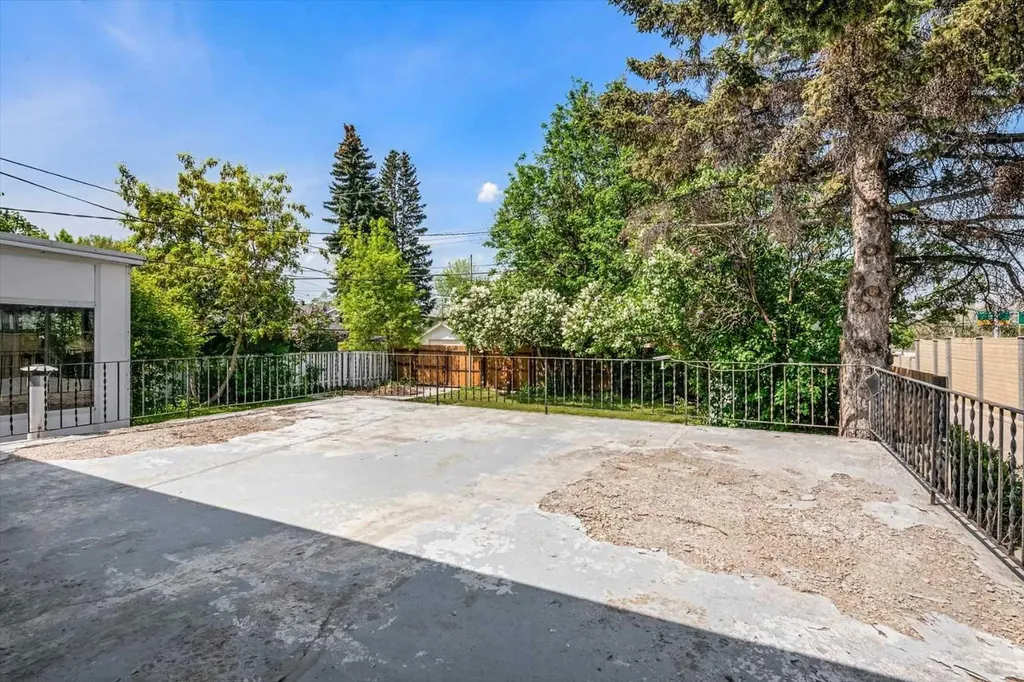 1615 22a Street NW Calgary AB T2N 2N8
