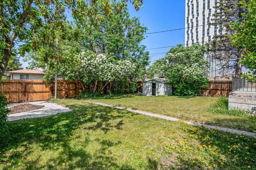 1615 22a Street NW Calgary AB T2N 2N8