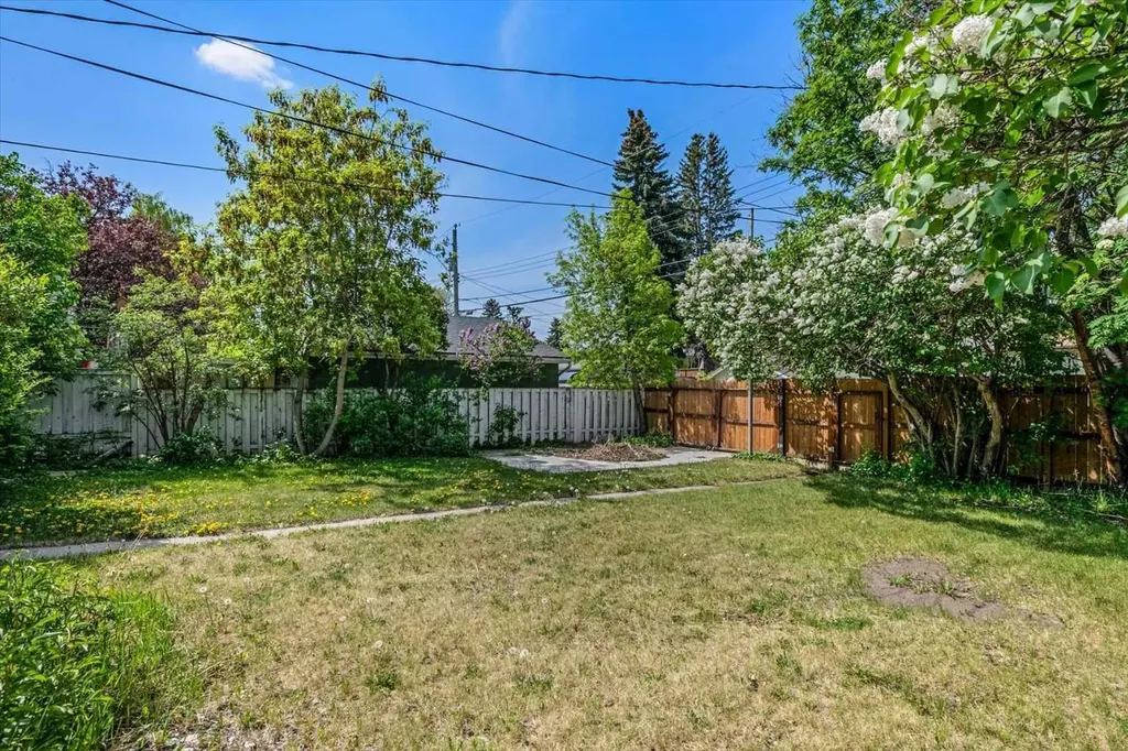 1615 22a Street NW Calgary AB T2N 2N8