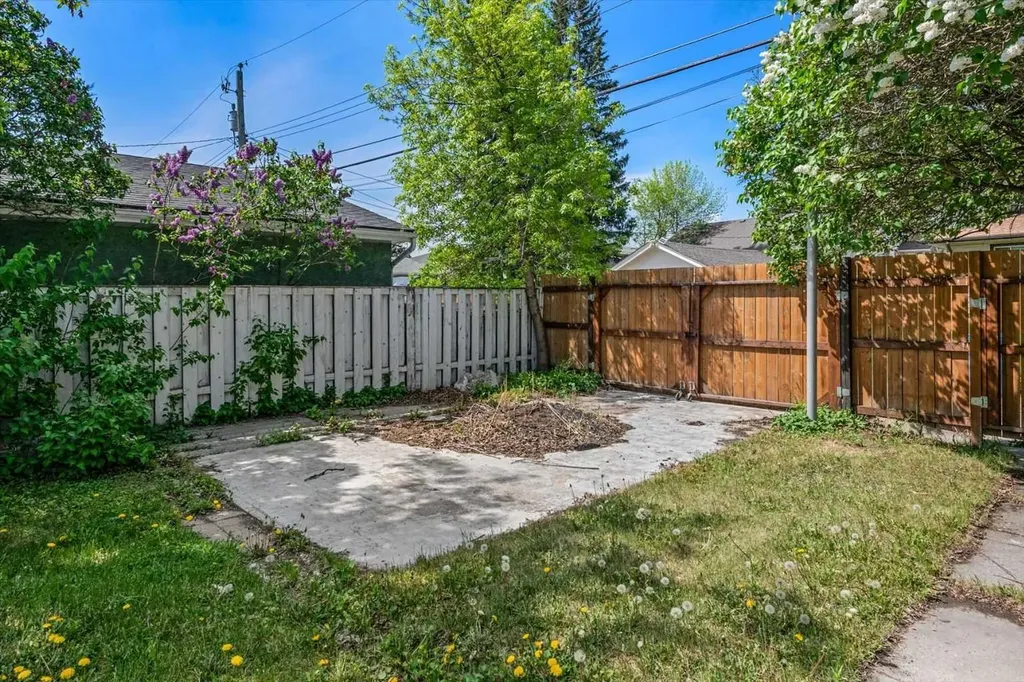 1615 22a Street NW Calgary AB T2N 2N8