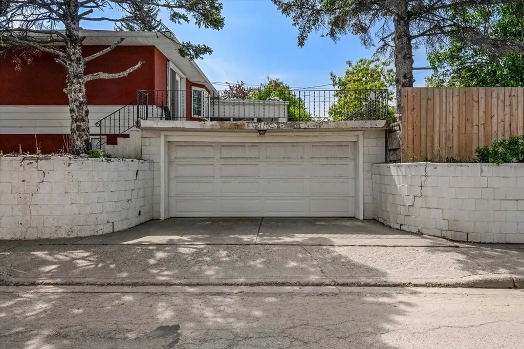 1615 22a Street NW Calgary AB T2N 2N8